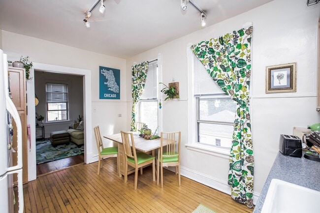 Photo - 1bed/1bath, PLUS OFFICE in Bucktown! Central Air, Dishwasher! Free Laundry! Unidad 1R