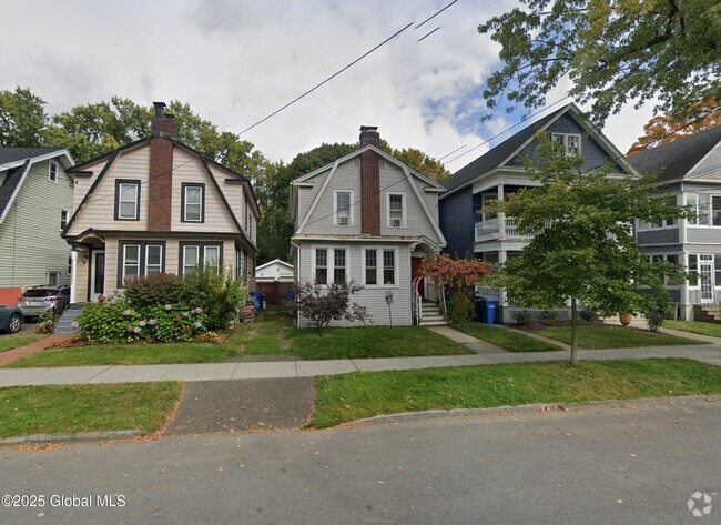 Building Photo - 31 Woodlawn Ave Rental