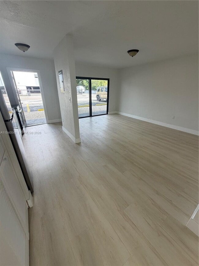 Photo - 600 NE 142nd St Unit 10