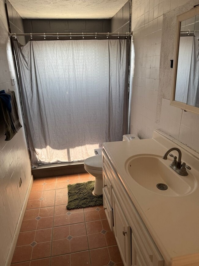 Photo - Centrally Located 1 Bedroom Studio Style Rental - Apartamento de una recamara con biles.