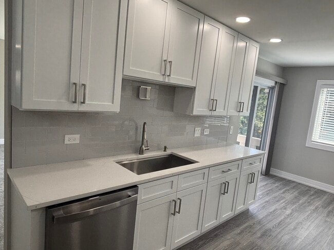 Photo - 282 Pembridge Ln
