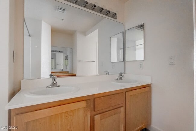 Building Photo - 59 E Agate Ave Unit 403