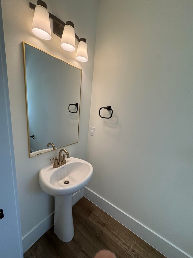 Photo - 614 Collins St