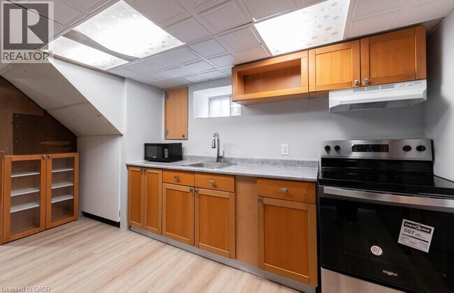 Photo - 337 E 33rd St