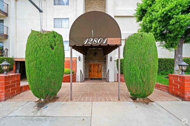 Building Photo - 12801 Moorpark St Unit 308 Rental