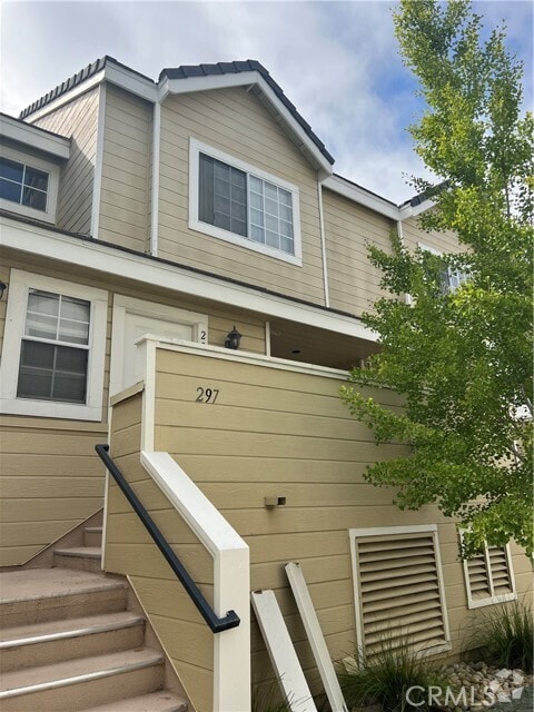 Building Photo - 2800 Plaza del Amo Rental