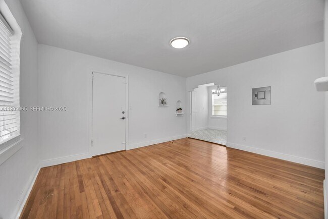 Photo - 23 Phoenetia Ave Unidad 1