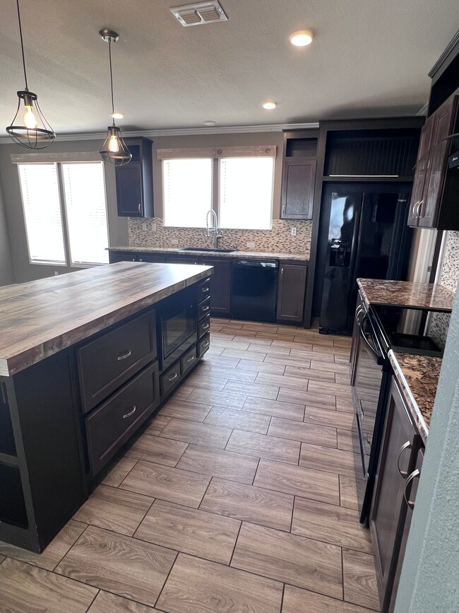 Photo - 1124 Schneider Rd