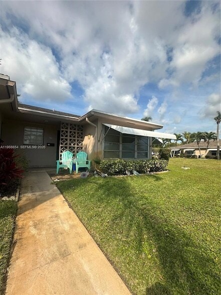 Photo - 1252 Club Dr W