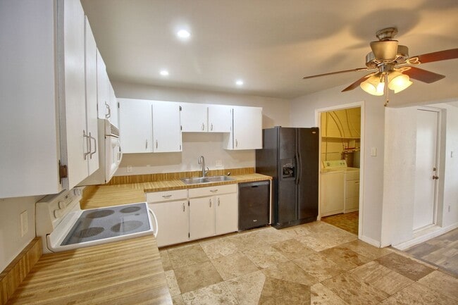 Photo - 743 Hummingbird Ln