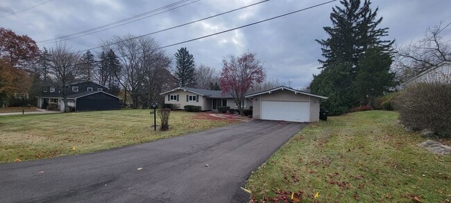 Photo - 35527 Springvale St