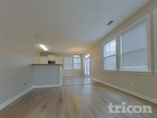 Photo - 5275 Argyll Ln