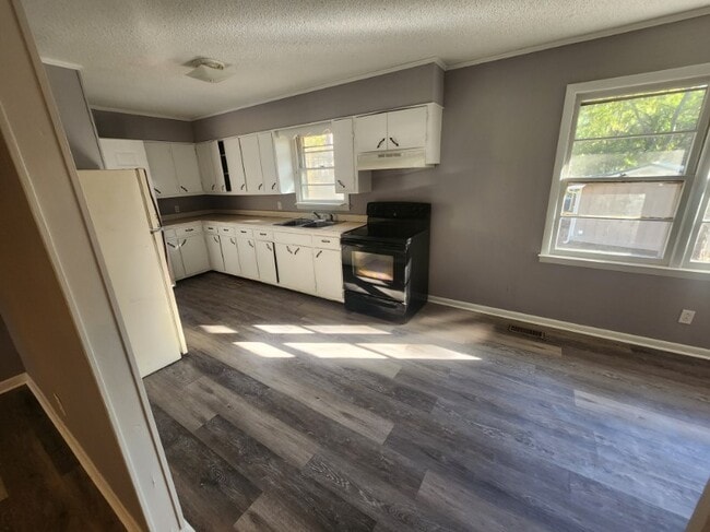 Photo - 303 W King St