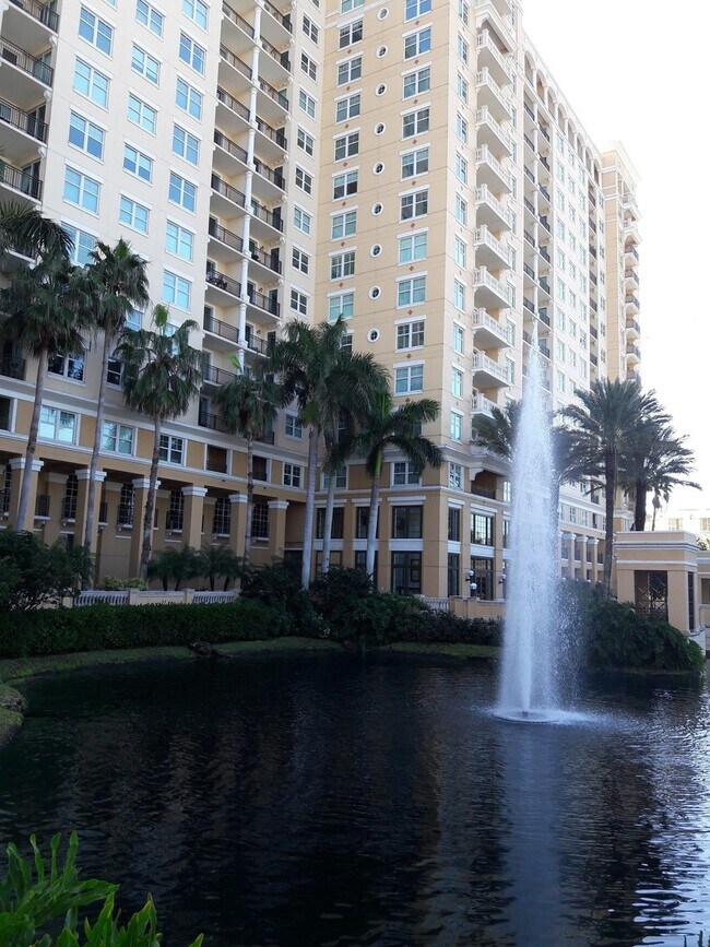 Photo - ANNUAL/SEASONAL 2/1 CONDO, VIEWS OF BAY, DOWTOWN SARASOTA!!