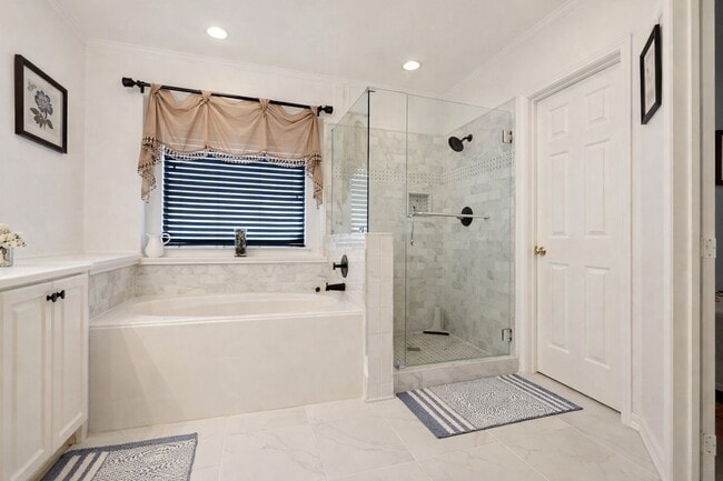 Baño principal - 1639 Churchill Ln
