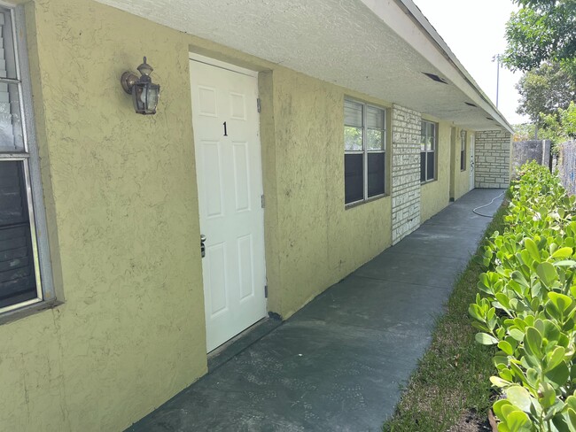 Building Photo - 1611 Johnson St Rental