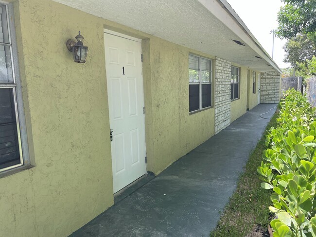 Building Photo - 1611 Johnson St Rental