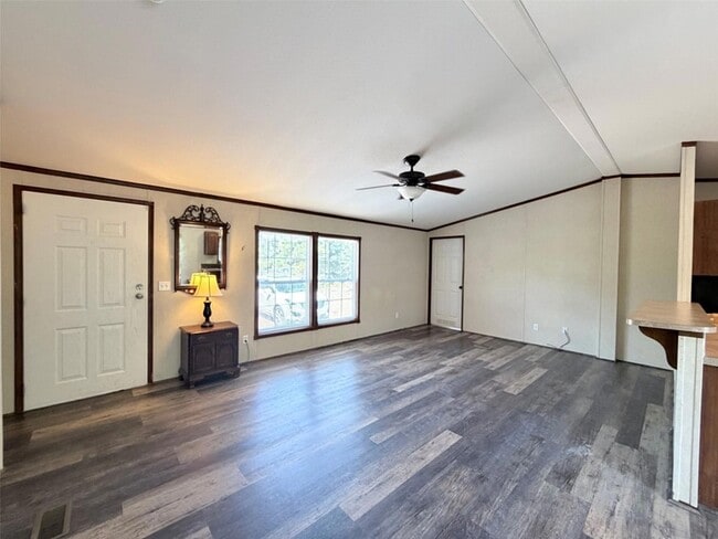 157 Lakeside Dr