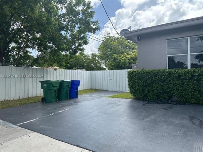 Photo - 15 NW 31st Ave