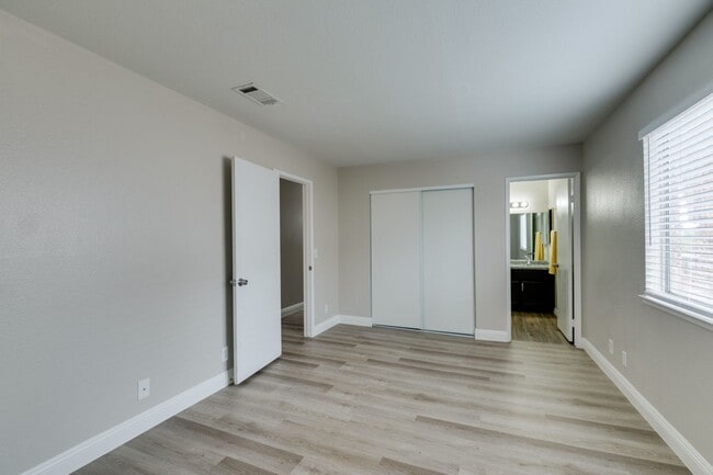 Photo - Upgraded 3bedroom house near Buffalo and Washington with easy access to Summerlin Pkwy.