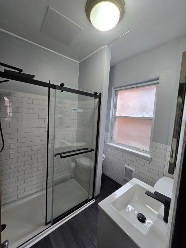 Photo - 5527 Howe St Unit 4