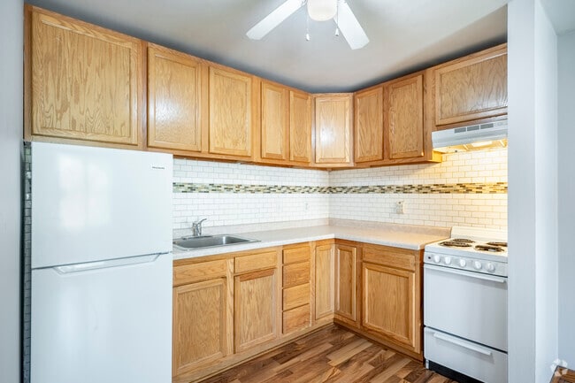1BR, BA - 550SF - Kitchen