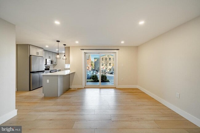 Building Photo - 530 Washington Ave Unit 1