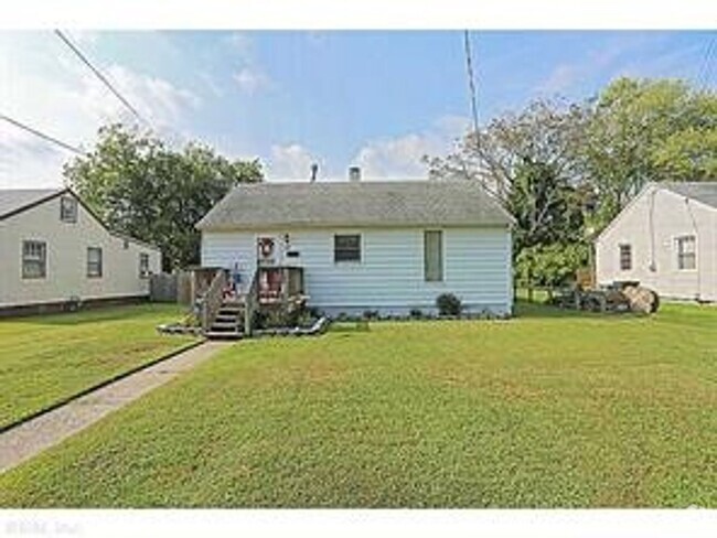 Building Photo - Adorable Bungalow Rental