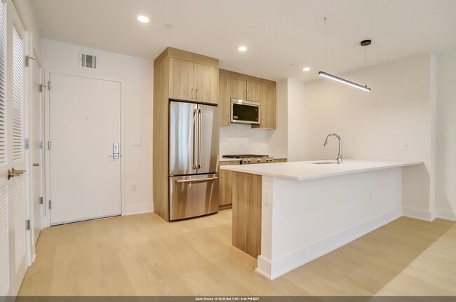 Building Photo - 303 Madison St Unit 302