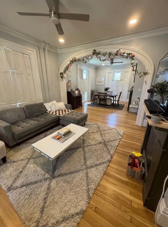 Building Photo - 413 Hammond St Unit 1