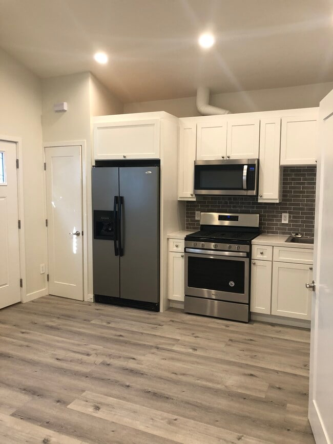 Photo - 6140 W 74th St