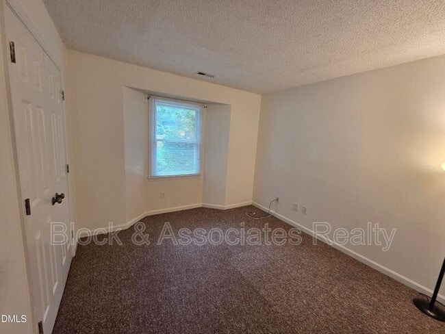 Photo - 2011 Quaker Landing Unit APT 103