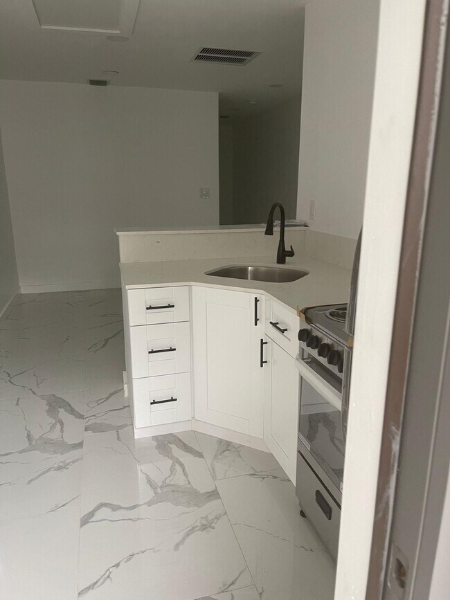 Photo - 6097 Rodman St