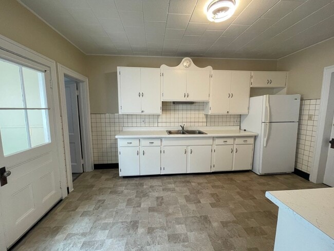 Building Photo - 105 Friend St Unit C