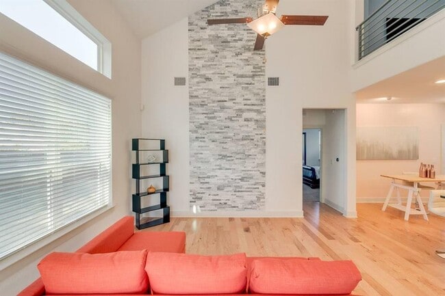 Photo - 7100 Kane St