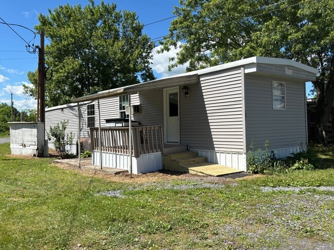 Building Photo - 101 Breezewood Park Rd