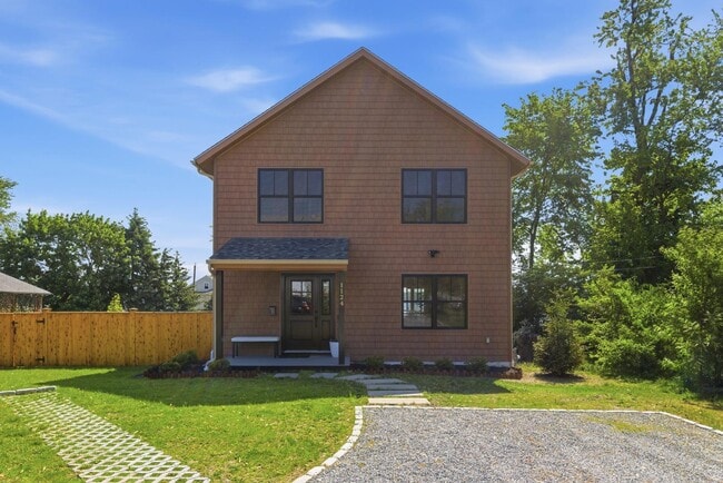 Photo - 1124 Narragansett Blvd