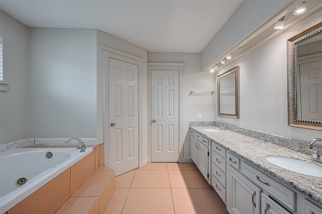 Photo - 2727 Raintree Dr