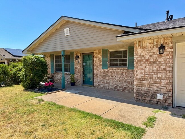 Photo - 5506 NW Cottonwood Dr