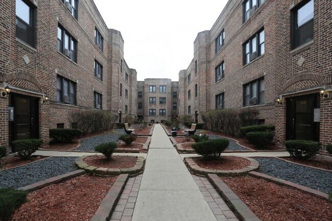 Photo - 3728 N Pine Grove Ave Condo Unit E3