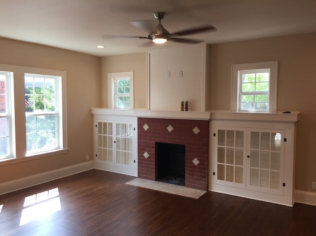 Photo - 301 Clifford St