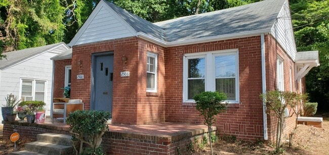 Building Photo - 1 Bedroom 1 Bathroom Duplex!