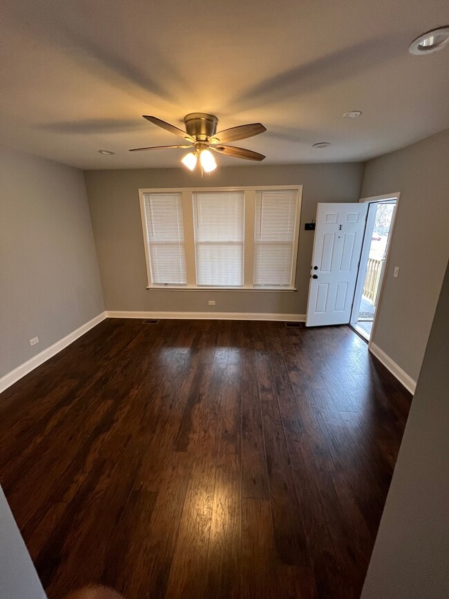 Photo - 5703 S May St