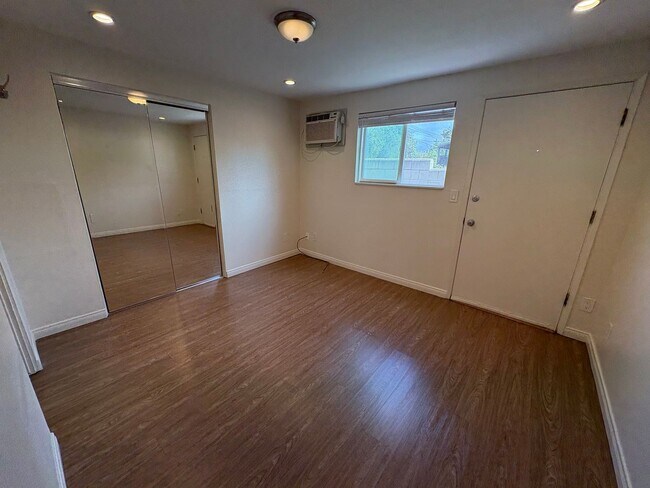 Photo - ***1st months rent free***Studio Apartment... Unit 3503-6