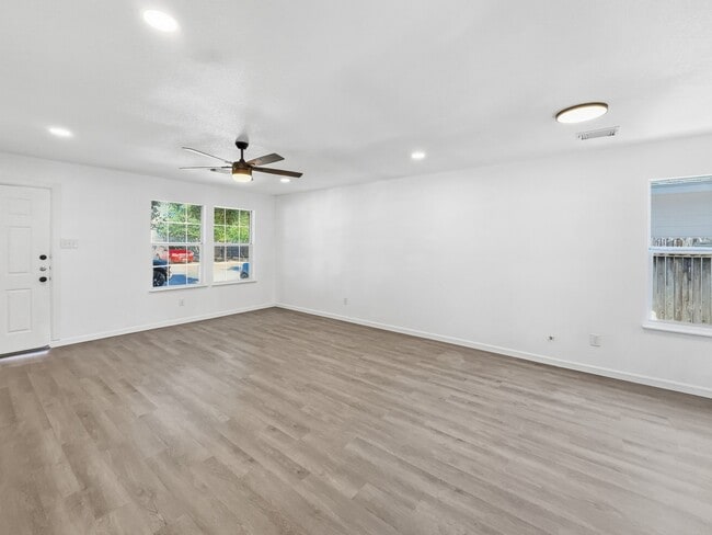 Photo - 4907 Fox Mill Ln