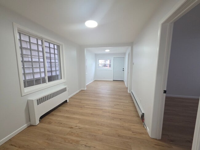 Photo - Newly Updated 3 bedroom 1 bathroom Apartment for Rent!