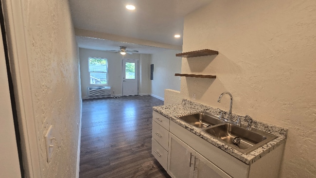 132 Benton Ave Unit 8