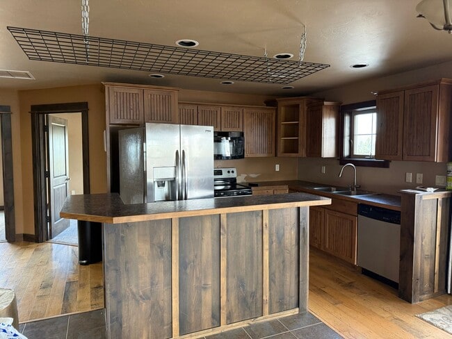 Building Photo - 3 Bedroom 2 Bath in Belgrade