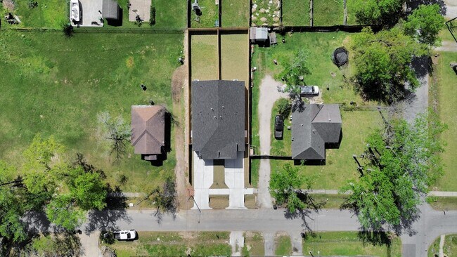 Photo - 8106 Locksley Rd