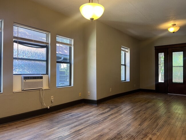 Photo - 4042 Campbell St Unit 2N